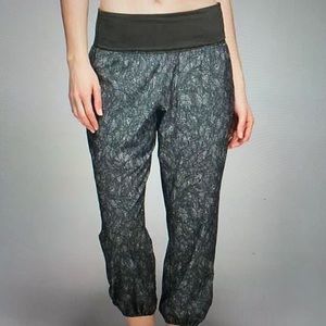 Lululemon Om Pant Gator Green sz 6